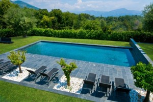 Une piscine dans son jardin